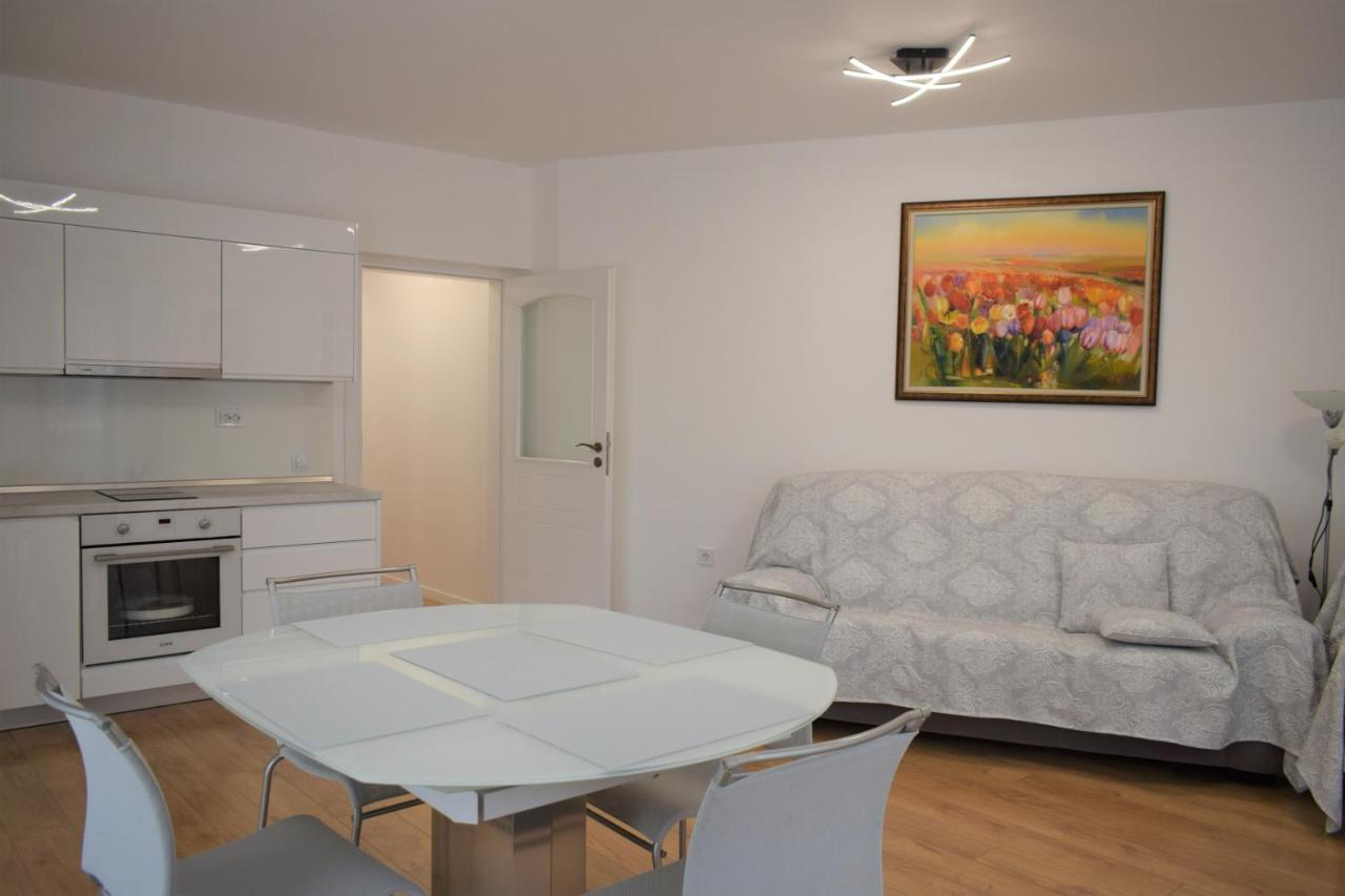 Top Center Apartment Gramophone With Private Parking Burgas Extérieur photo