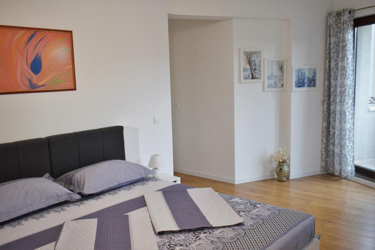 Top Center Apartment Gramophone With Private Parking Burgas Extérieur photo