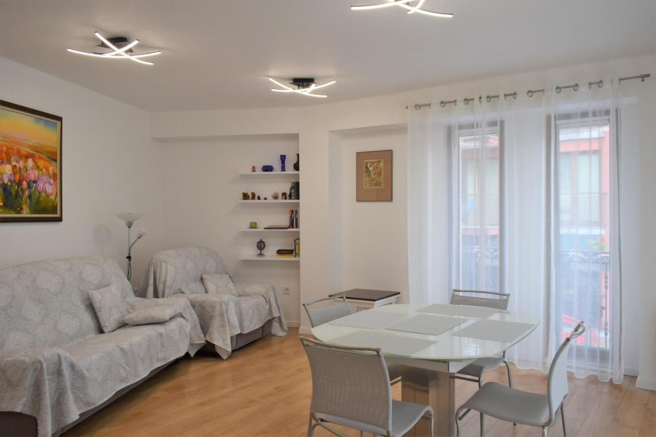 Top Center Apartment Gramophone With Private Parking Burgas Extérieur photo