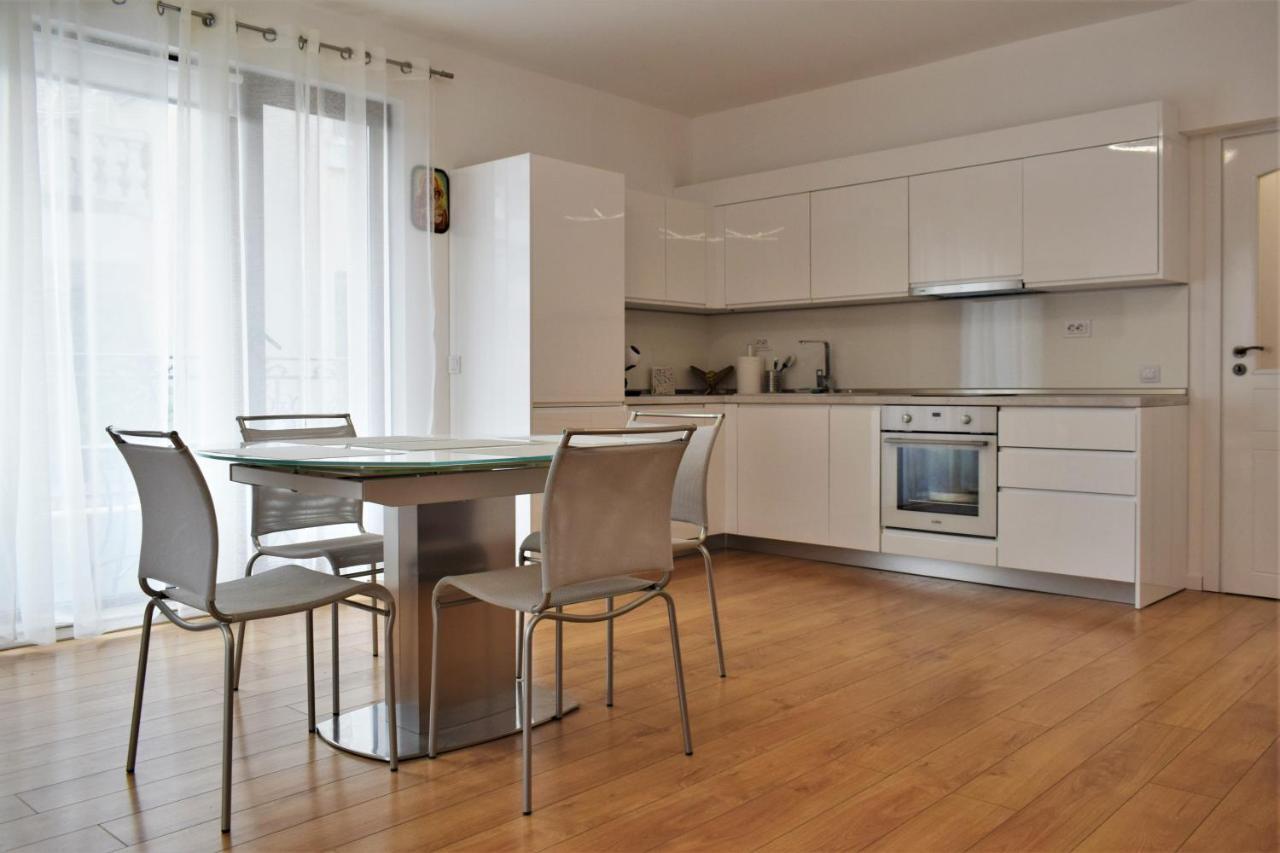 Top Center Apartment Gramophone With Private Parking Burgas Extérieur photo
