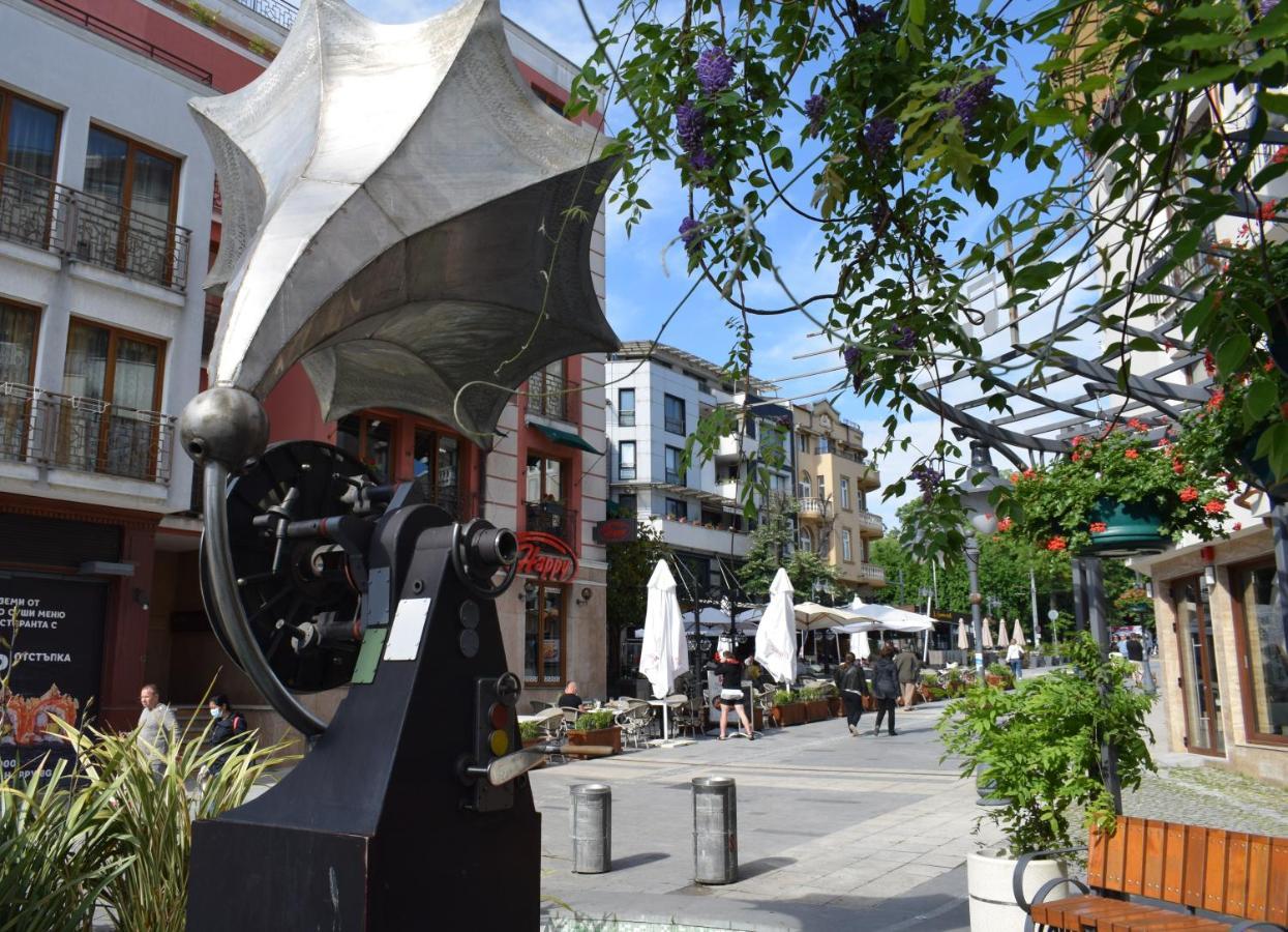Top Center Apartment Gramophone With Private Parking Burgas Extérieur photo
