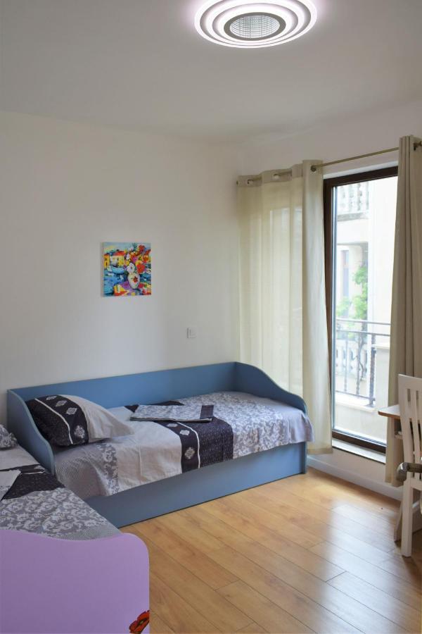 Top Center Apartment Gramophone With Private Parking Burgas Extérieur photo