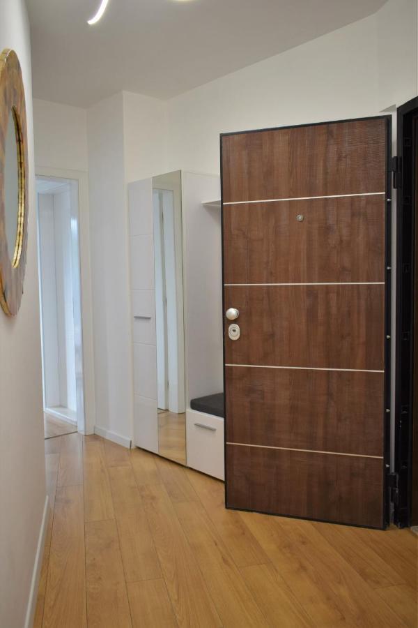 Top Center Apartment Gramophone With Private Parking Burgas Extérieur photo