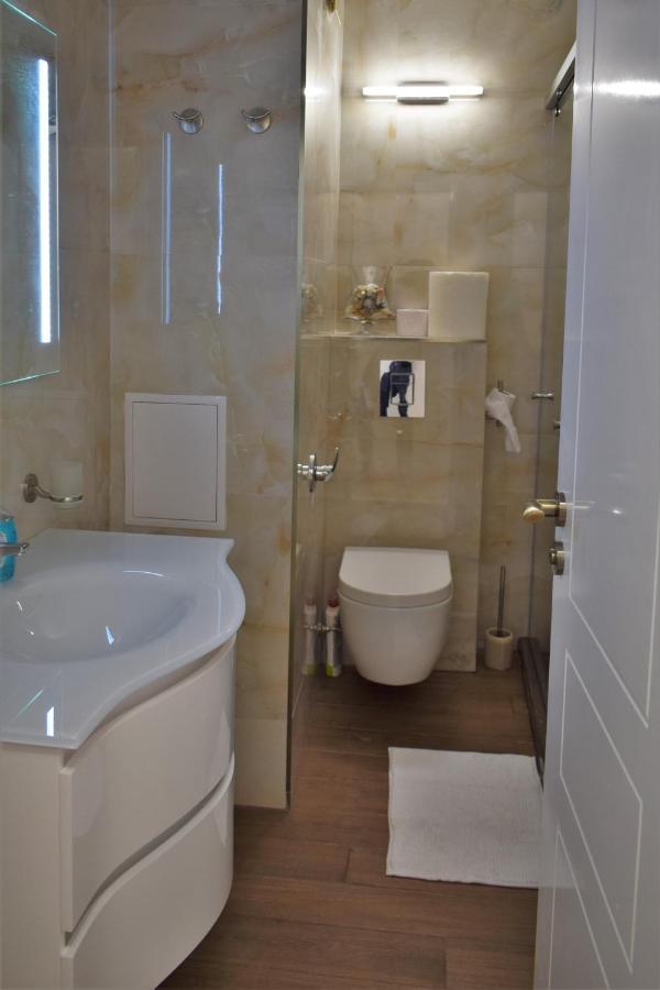Top Center Apartment Gramophone With Private Parking Burgas Extérieur photo