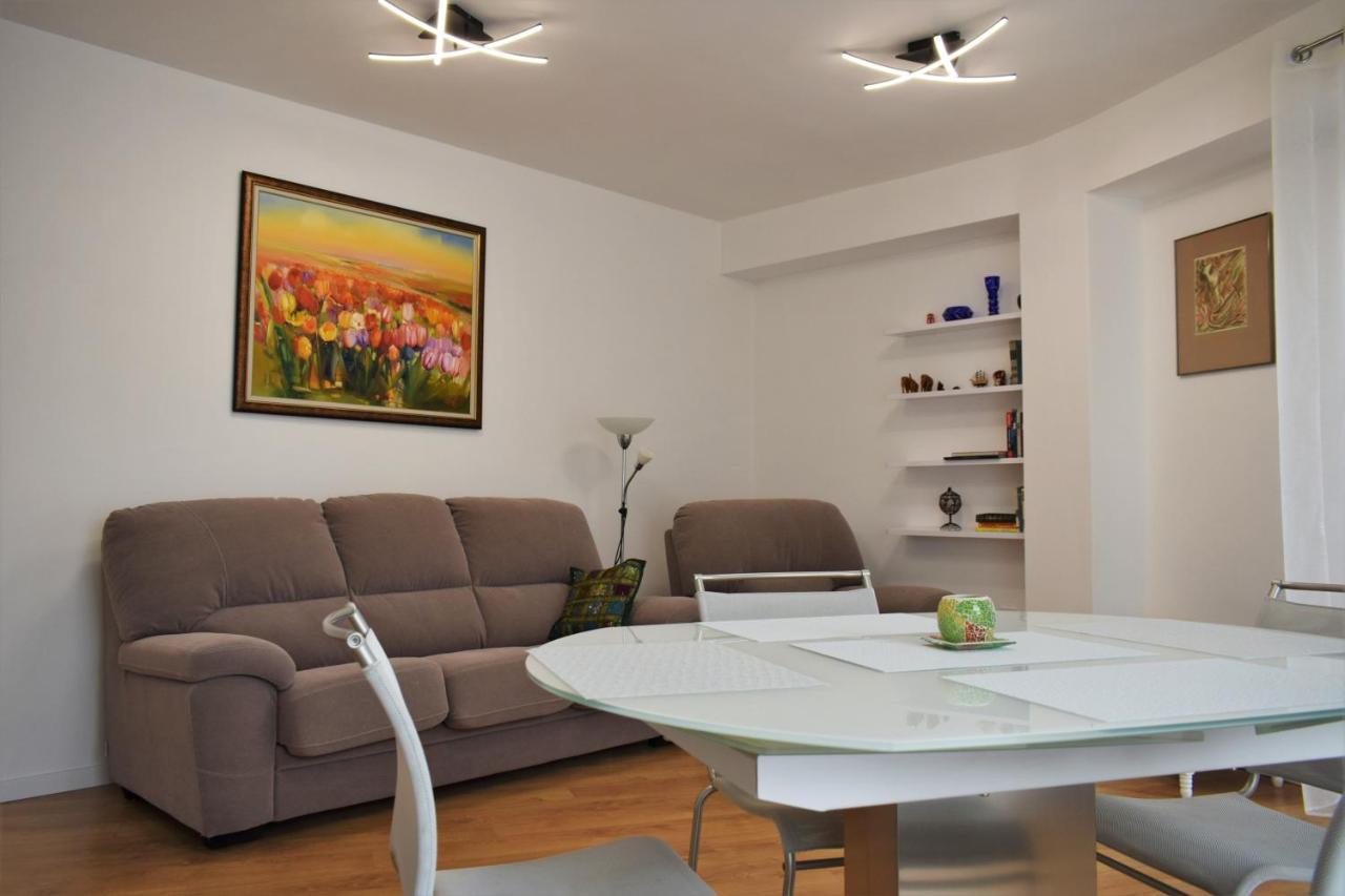 Top Center Apartment Gramophone With Private Parking Burgas Extérieur photo